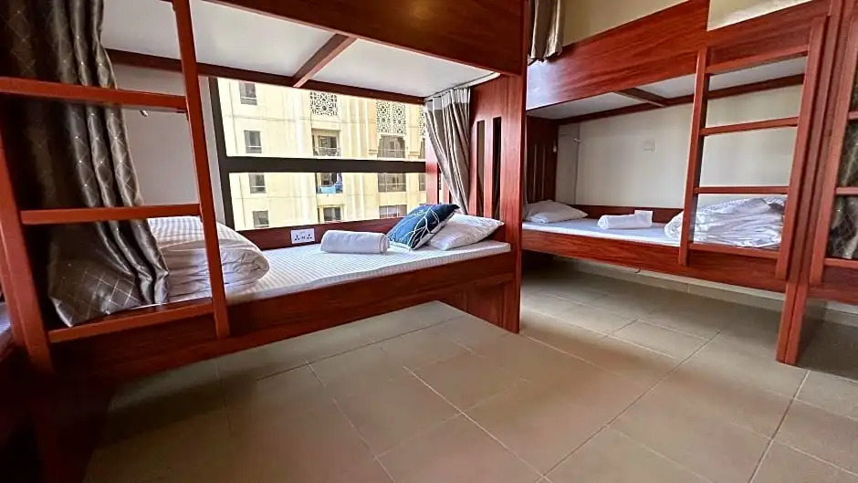 Хостел Business Backpackers JBR