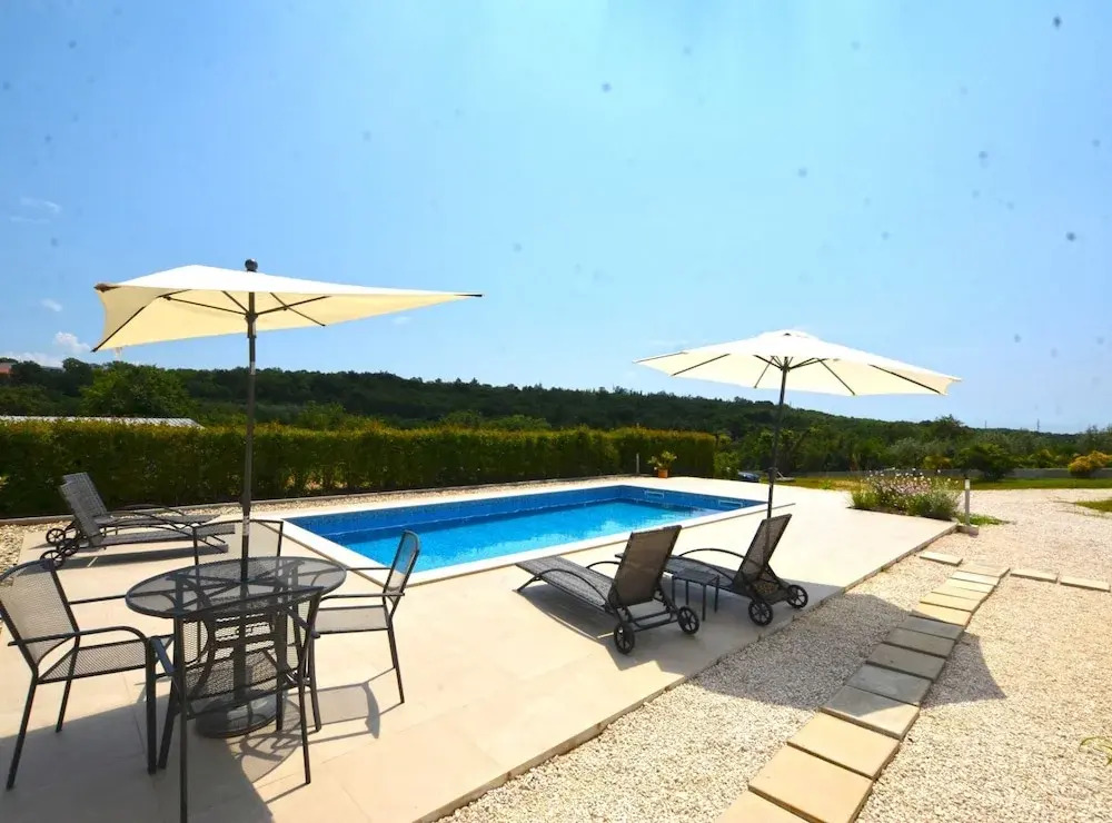 Picturesque Paradise Holiday Home With Pool