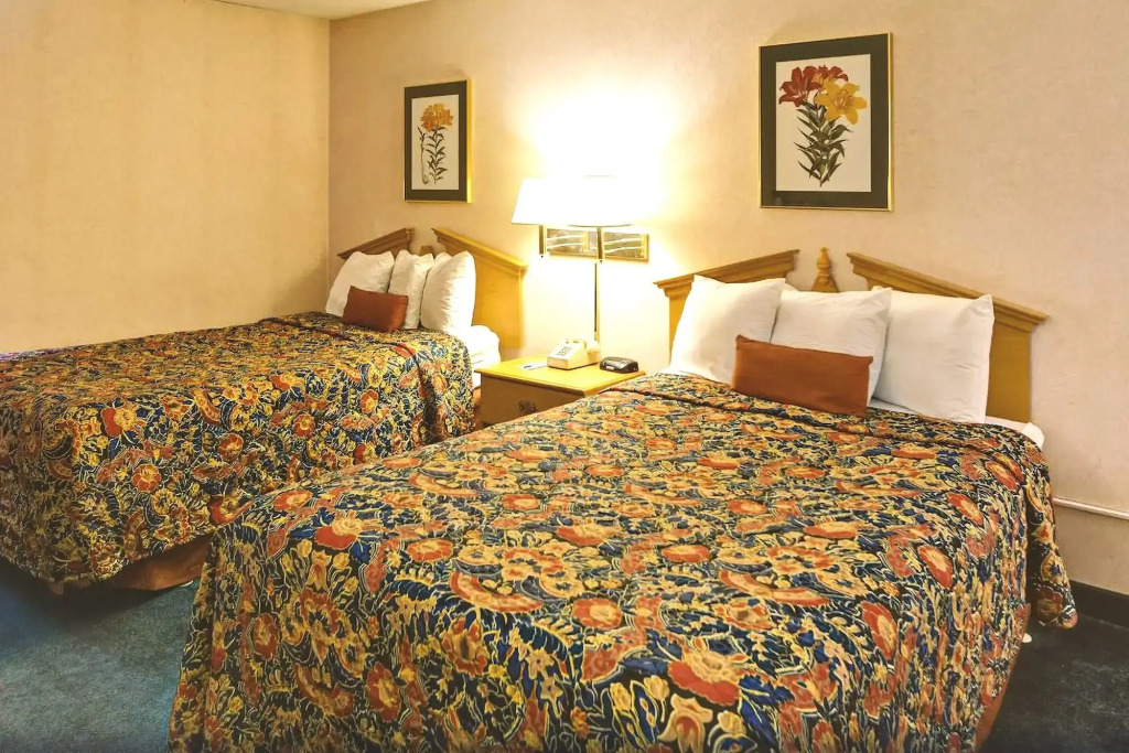 Roseville Inn