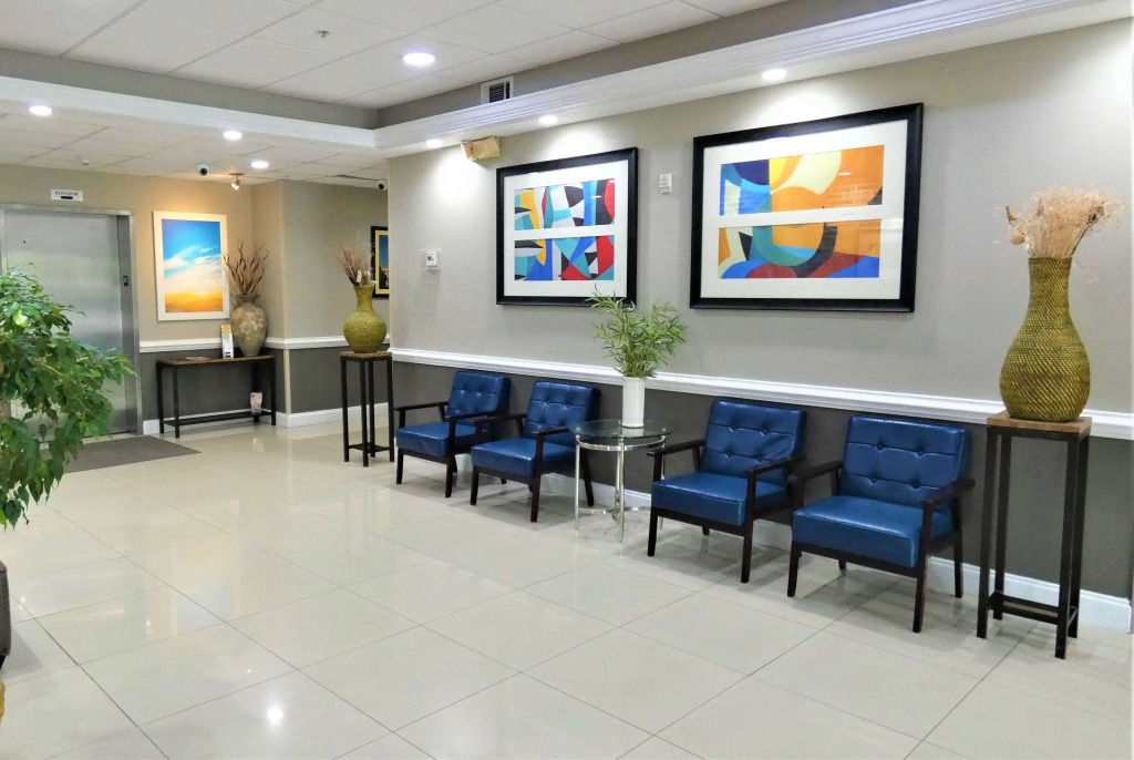 Days Inn & Suites by Wyndham Savannah North I-95