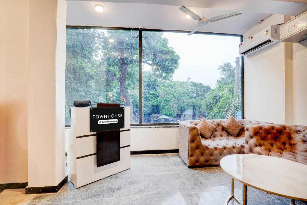 Townhouse Preet Vihar Metro Station