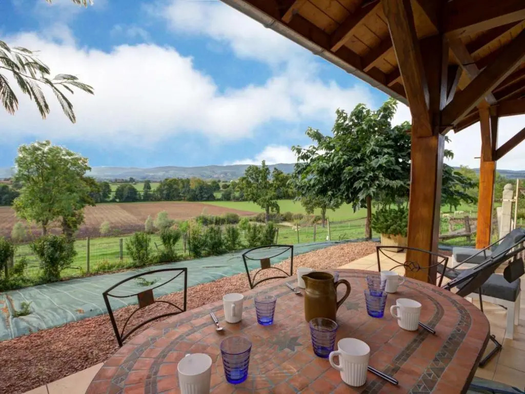 Gîte à Saint-Forgeux-Lespinasse avec Terrasse et Animaux Bienvenus - FR-1-496-37