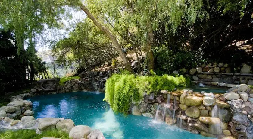 Hollywood Celebrity Estate by LuxPads