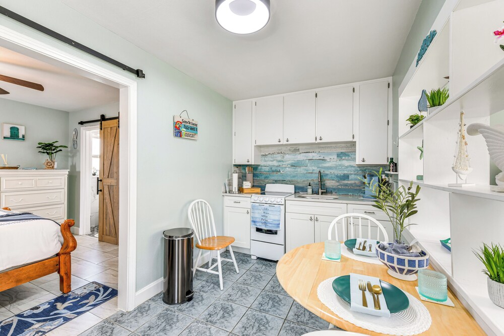 1 Mi to Upham Beach Park: Cozy St Pete Beach Apt!