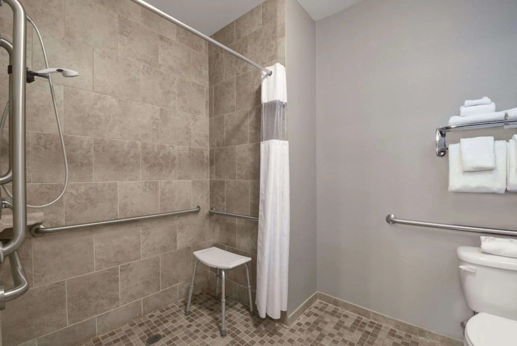 Baymont by Wyndham Minot