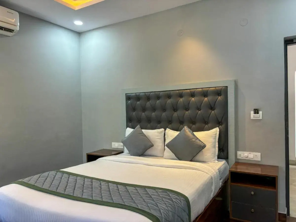 Palm Mystic Inn - Indiranagar