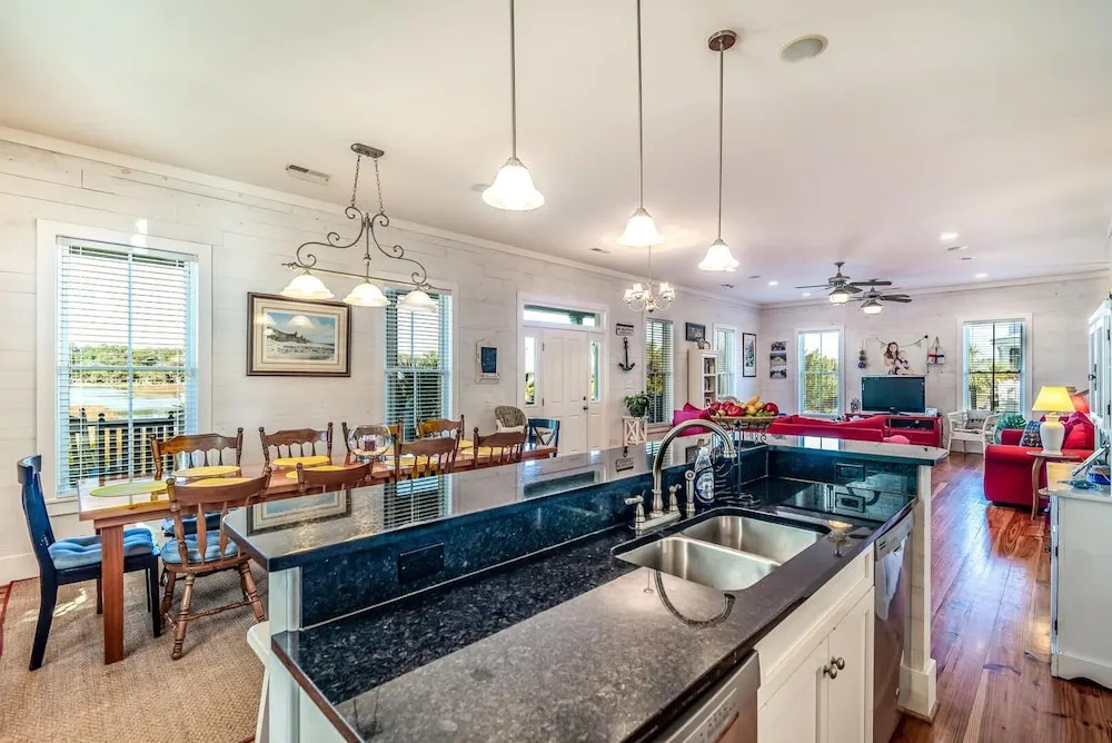 Carolina Corner - 5 Br Home
