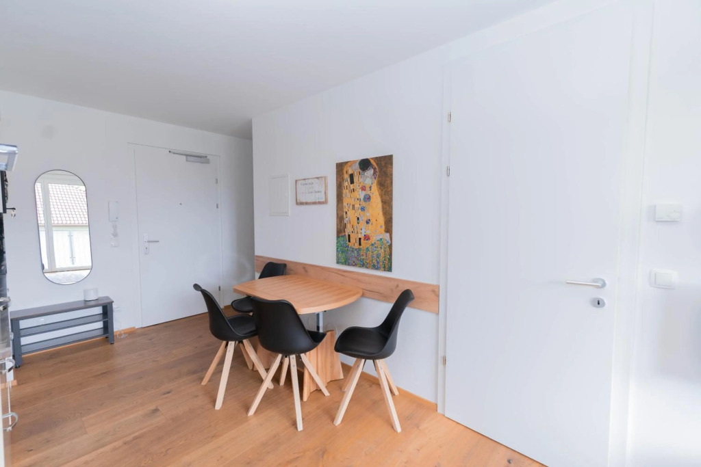 Modern apartment near city center - balcony