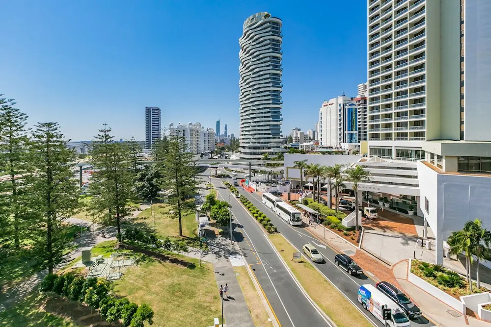 Broadbeach on the Park - We Accommodate
