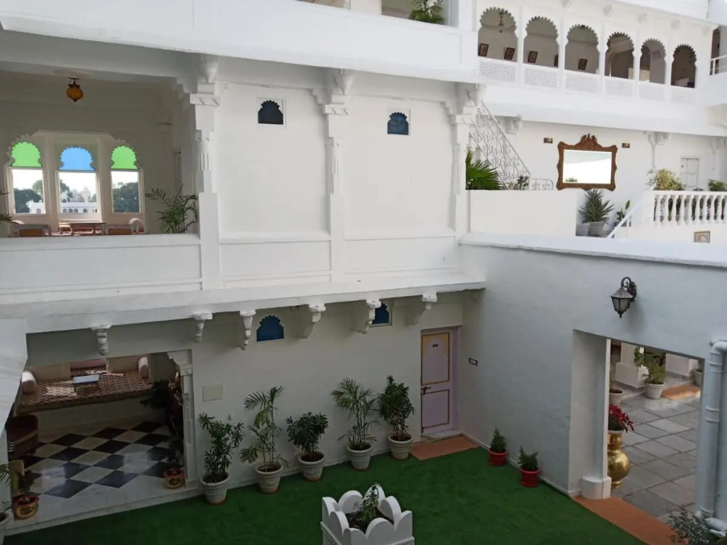 Jagat Niwas Palace
