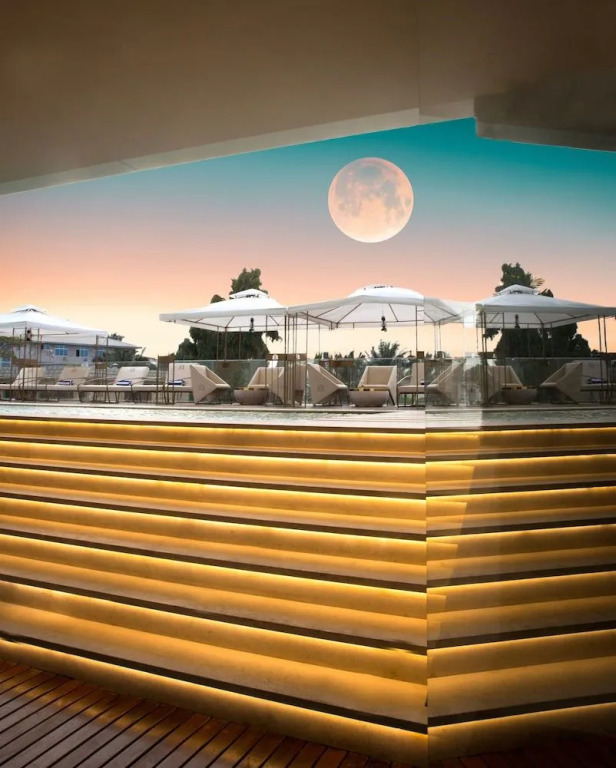 No 1 Oxford Street Hotel And Suites