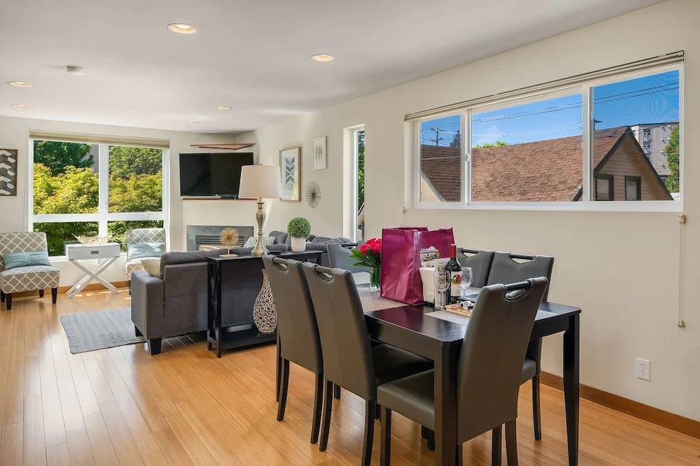 Seattle Vacation Home-18th Ave Townhome