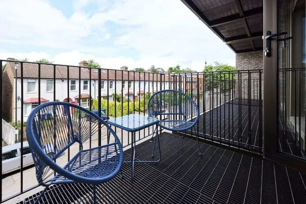 The South Wimbledon Hideout - Fancy 1bdr Flat With Balcony