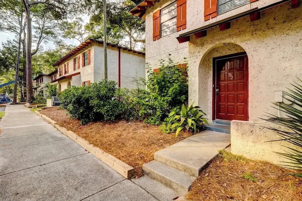 Hilton Head 2BR Townhouse Walk to Shops & Dining