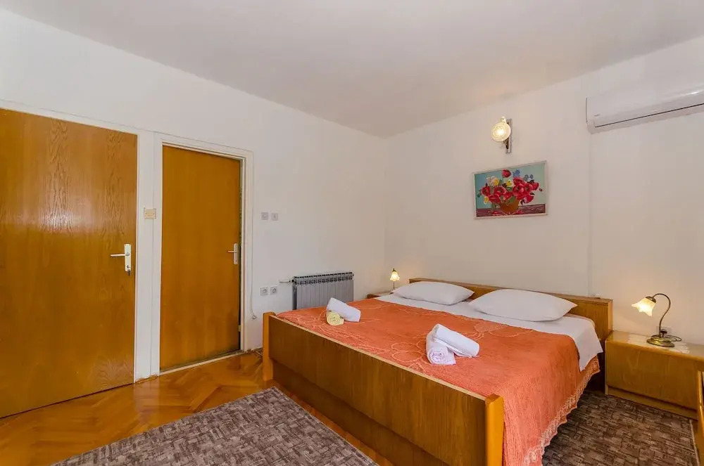Rooms Ante