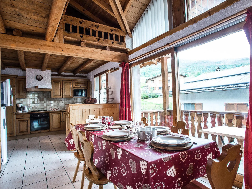 Luxury chalet apartment with fireplace in les Trois Vallées