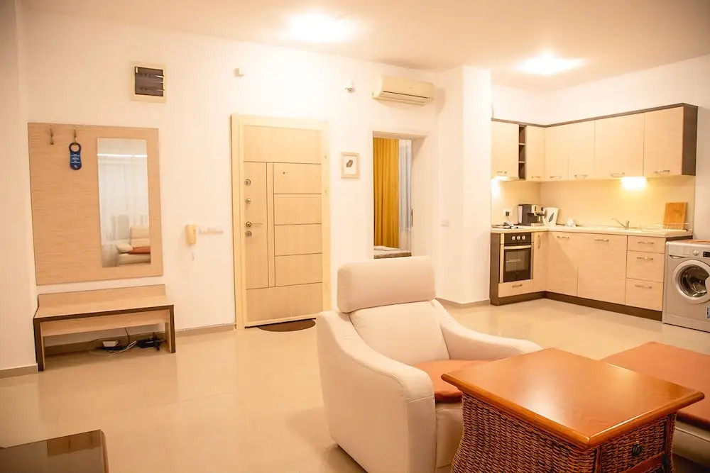 FM Deluxe 2-BDR Apartment with Pool & Sea View in Sun Resort