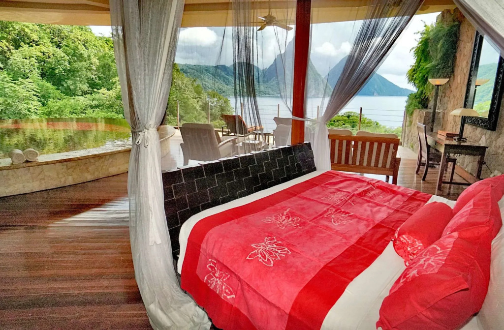 Jade Mountain Resort