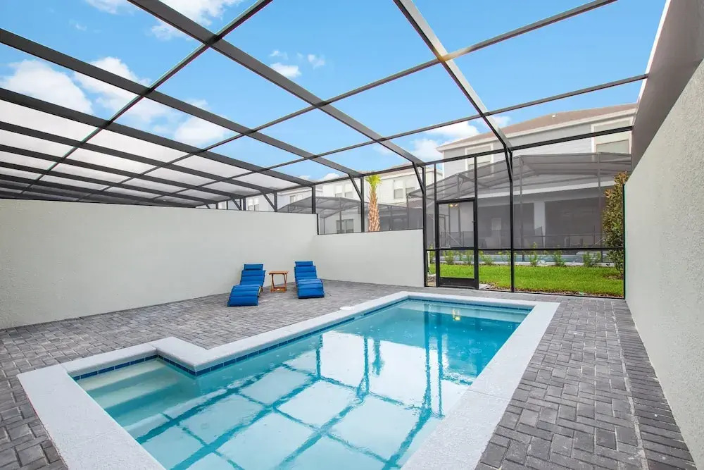 5 bed Town Home With Pool