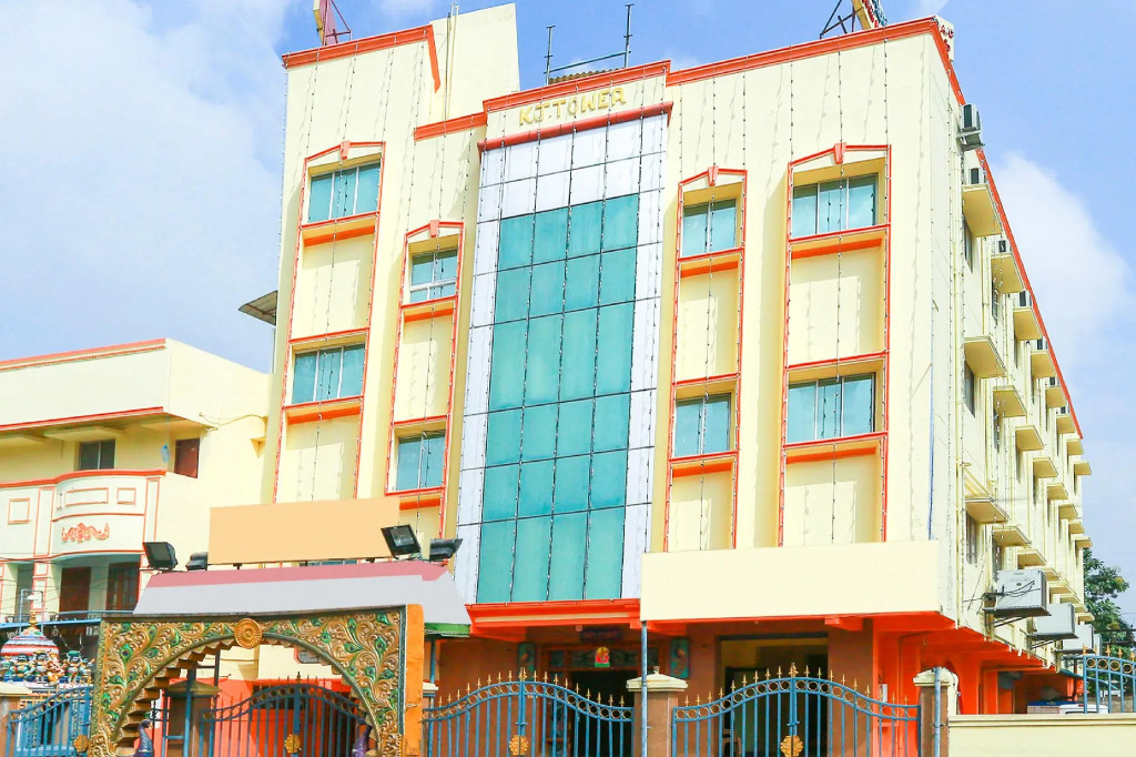OYO 68796 Shanthi Mahal