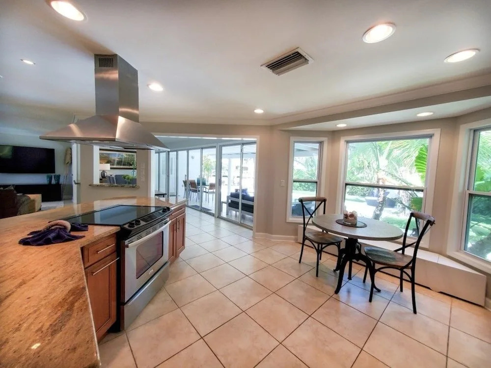 Paradise Awaits - Wkly 3 Bedroom Home