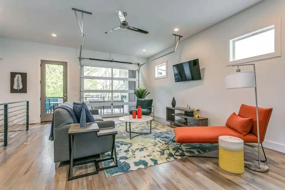 Spacious Tranquil Rooftop Pad on 8th by Music City Luxury Stays