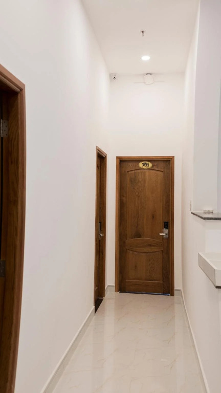 White Diamond Airport Hotel