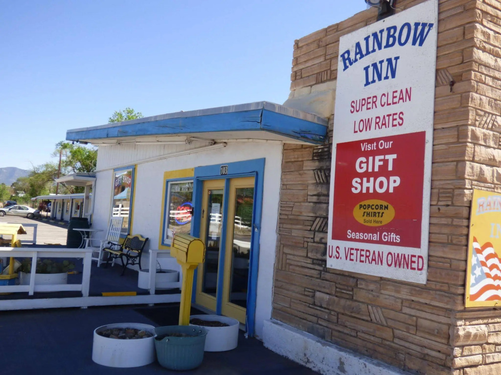 Rainbow Inn & Cottages