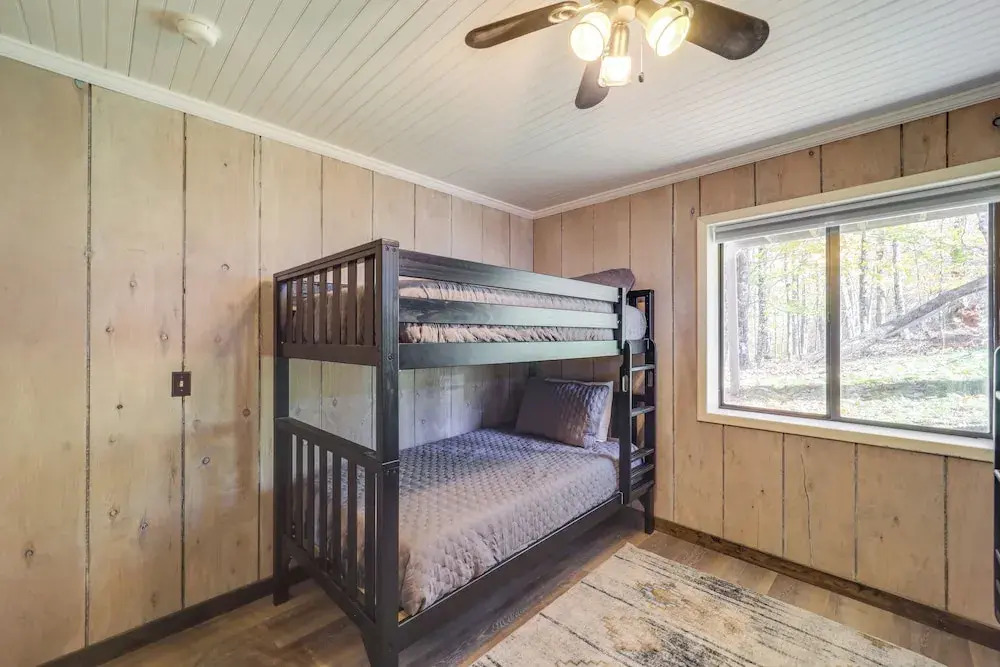 2 Mi to Beech Mtn Resort: Family Home w/ Hot Tub!