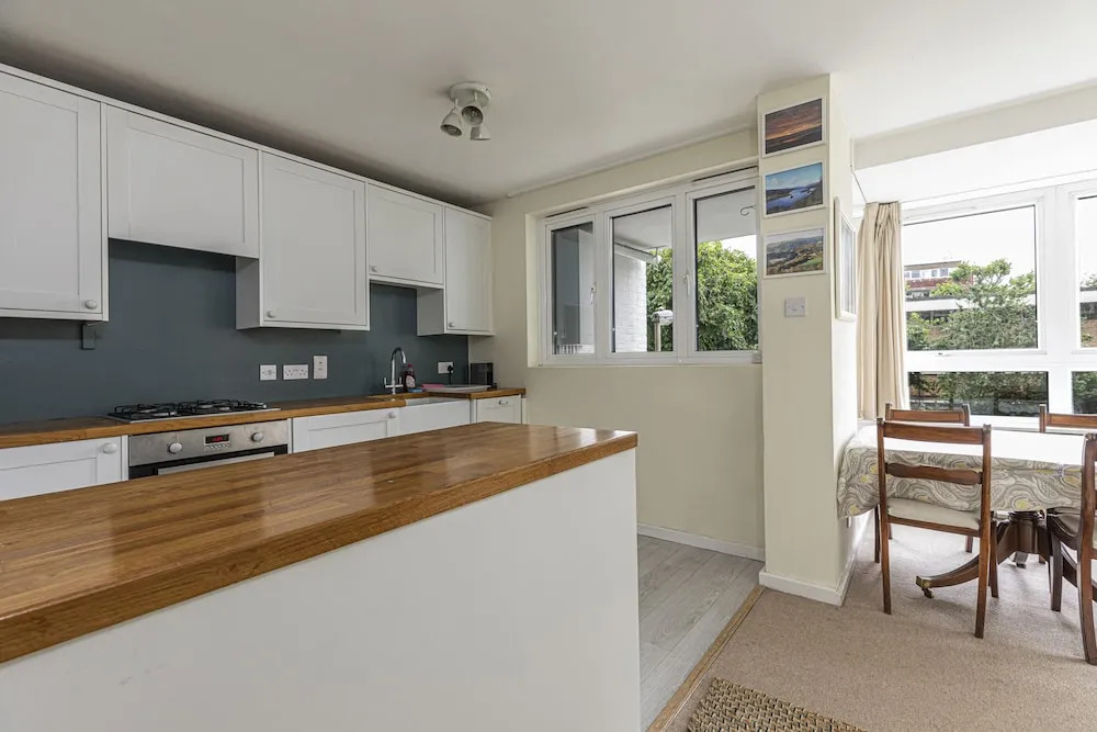 Bright 2 BR Battersea Flat With Great Location
