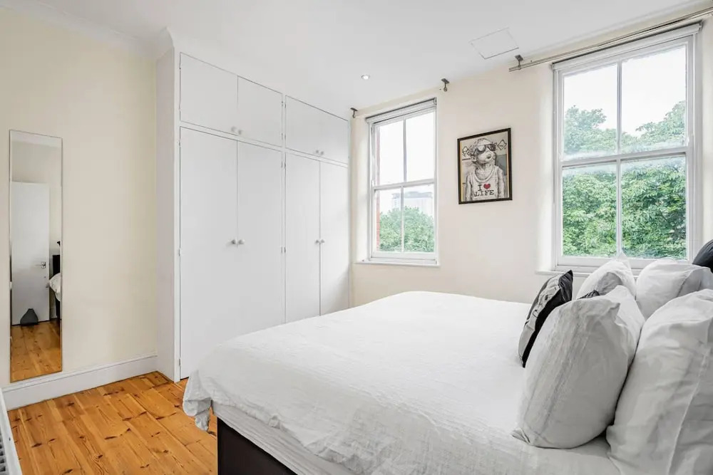 Stylish 1BR Kensington Home With Balcony