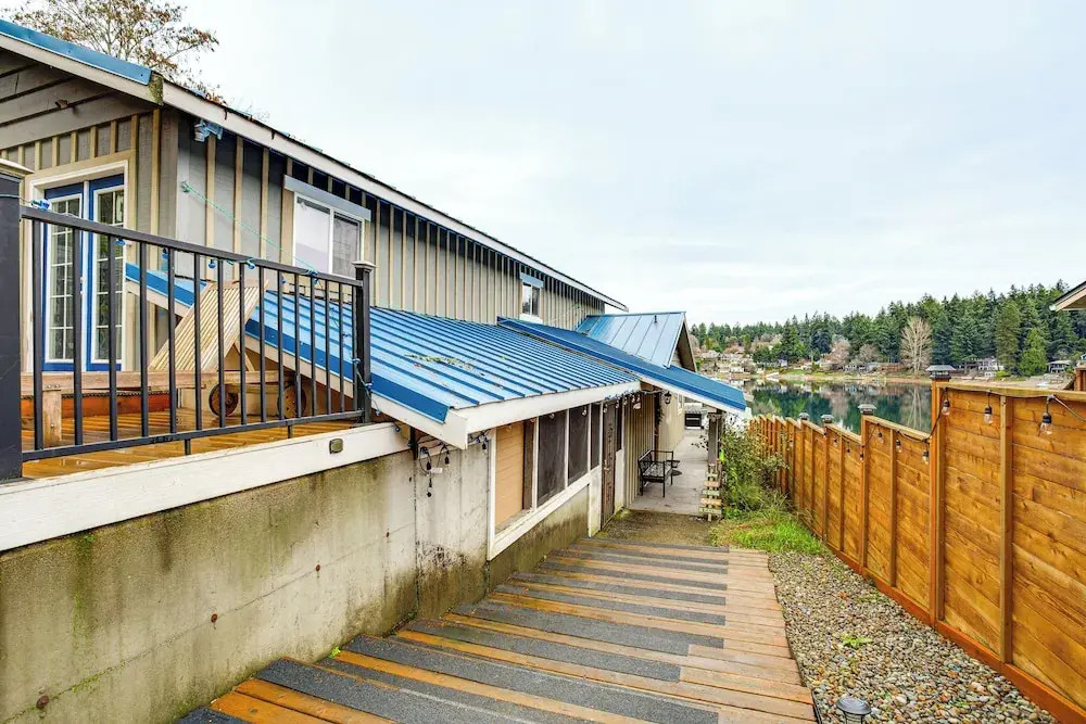 3 Mi to Puget Sound: Lakefront Gem w/ Patio!