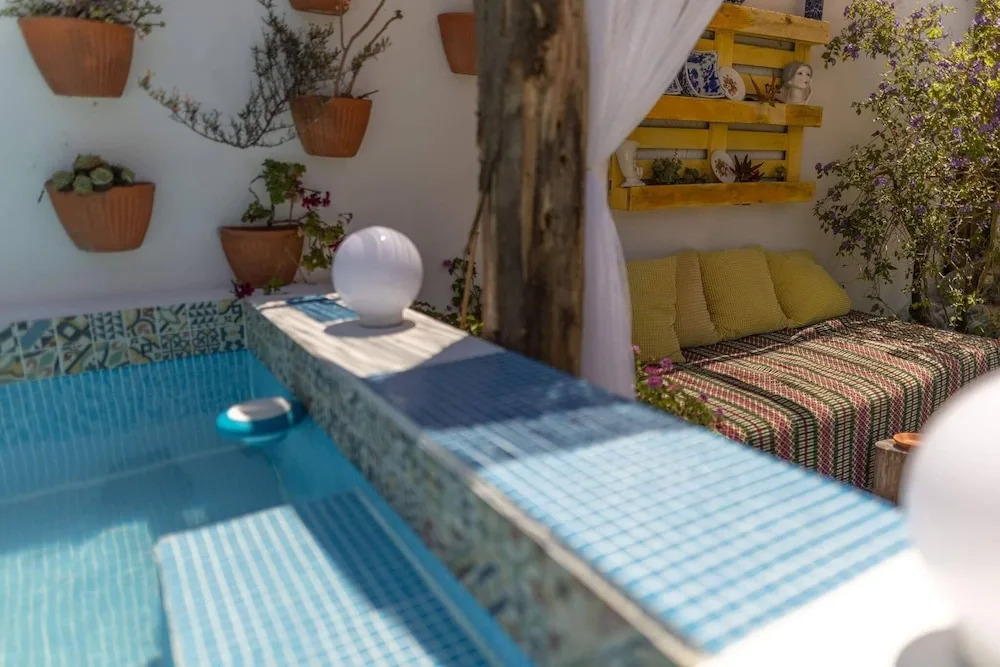 Beach House Babylon guest house with kitchenette and garden