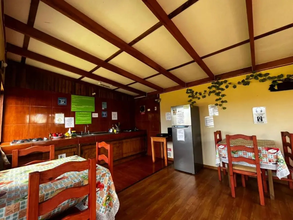 Camping Hostal Tipanie Moana Aeropuerto Centro