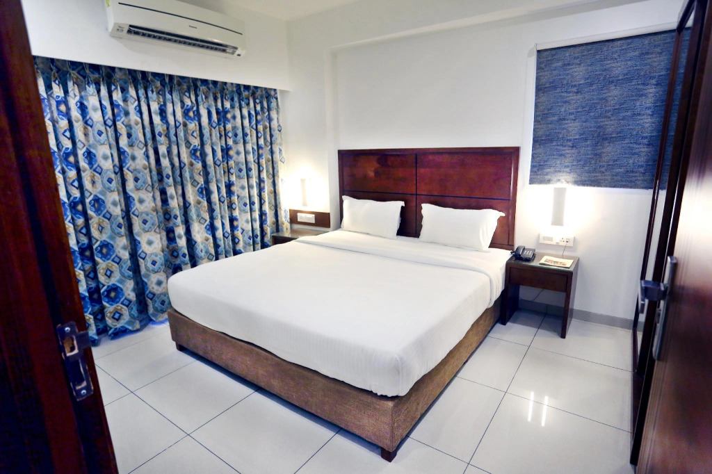 OYO Premium Vastrapur Lake