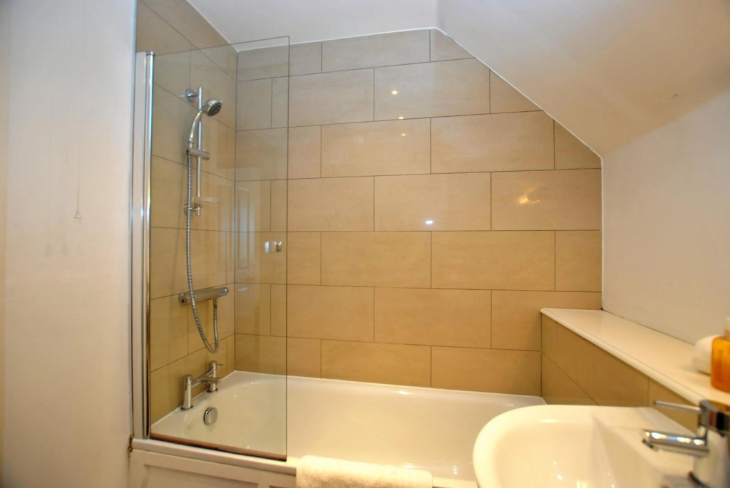 Accommodation Windsor Ltd - 9 Lord Raglan House
