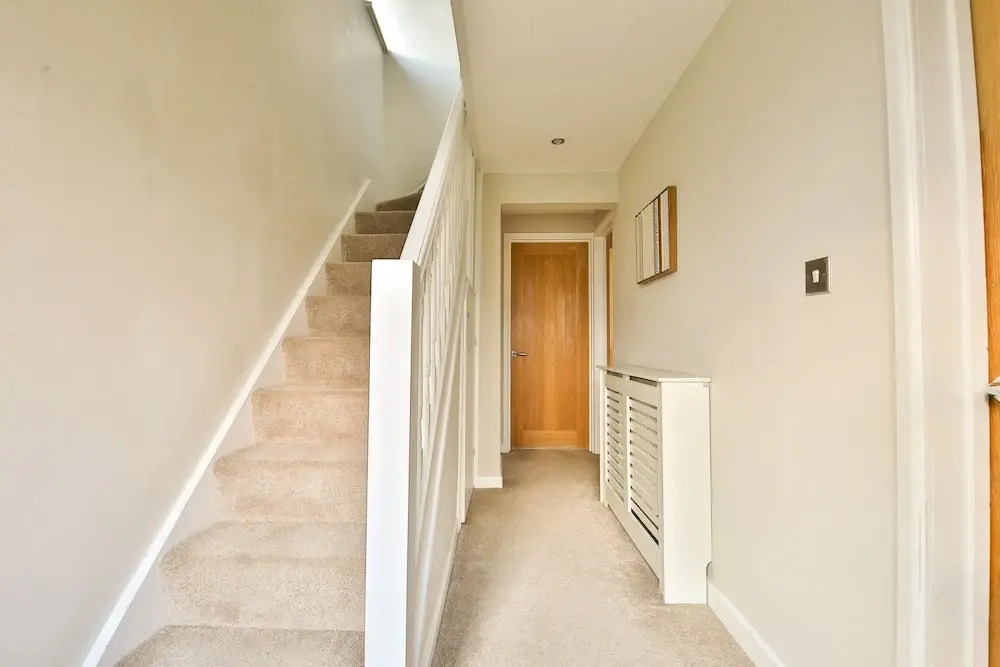 Bright & Airy 3-Bed with Parking