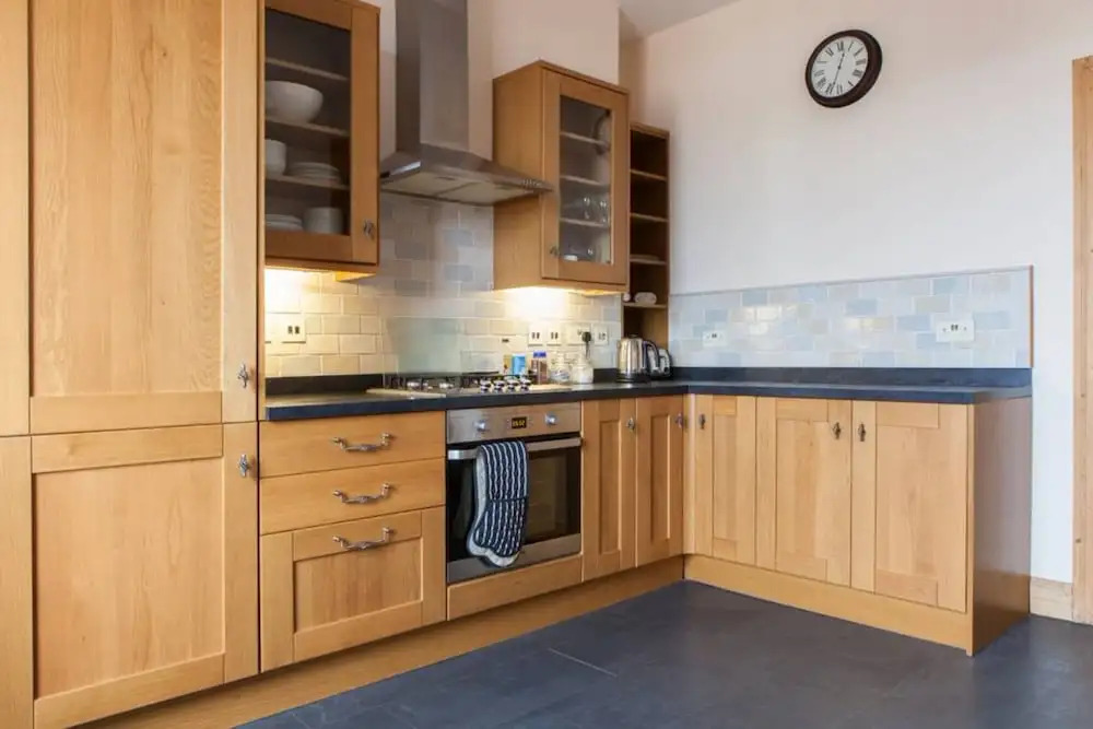 2 Bedroom Flat With Free Parking Nearby Accommodates 6