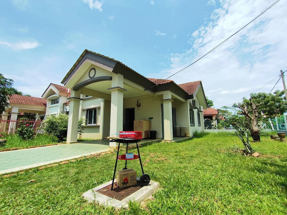 Corner 3BR Landed House at Sepang