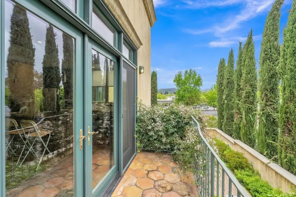 Cypress House & Studio, Walk To Healdsburg Plaza 3 Bedroom Home by RedAwning