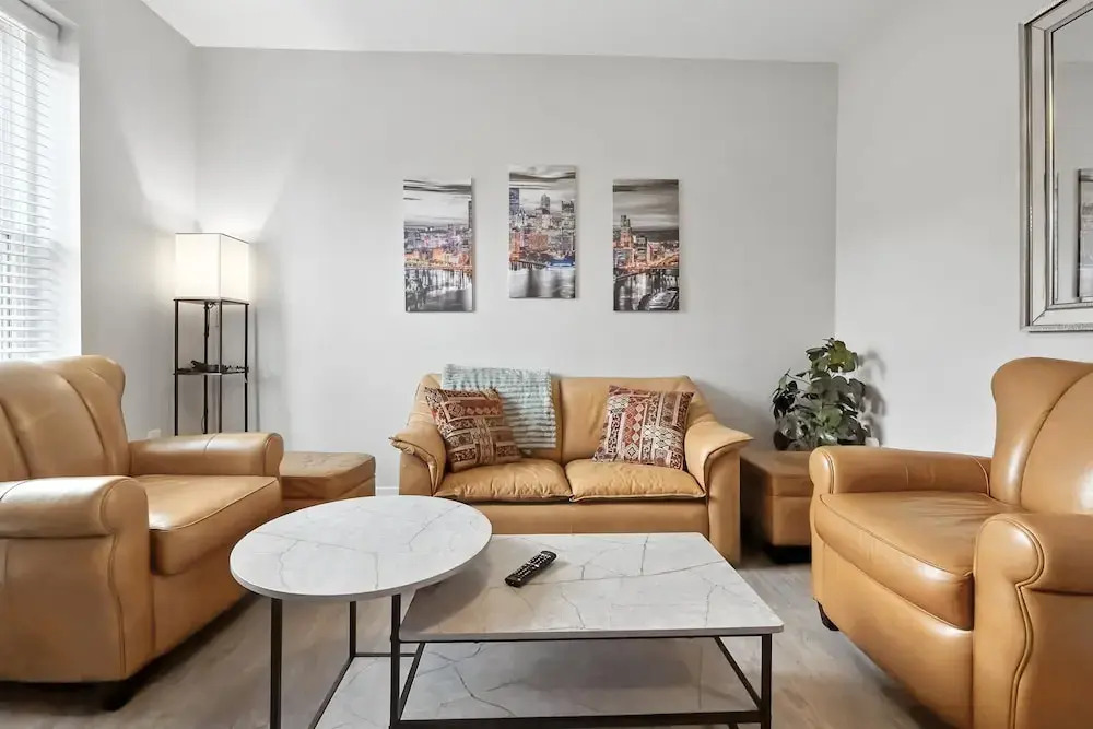Cozy Historic Row Home- Near Stadiums! 3 Bedroom Home