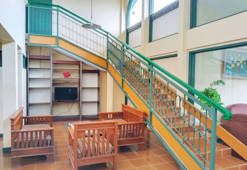 Hotel Grand Astoeti