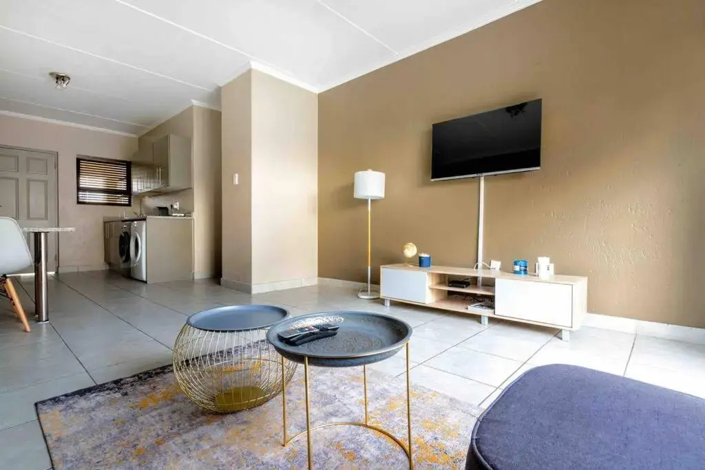 Lovely 2 bedroom apartment around Montecasino