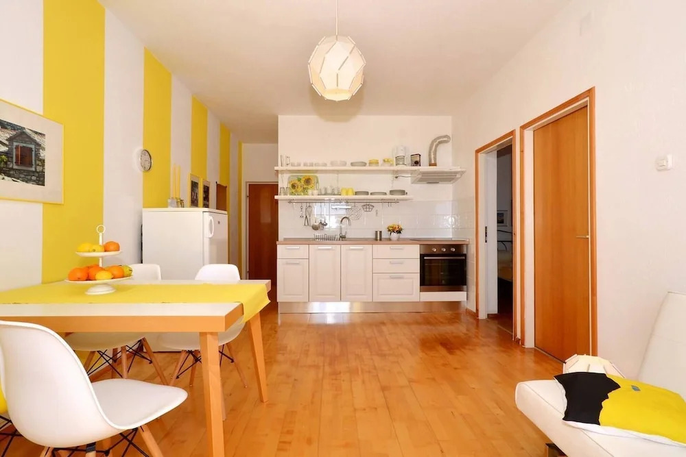 Stunning Apartment in Bol
