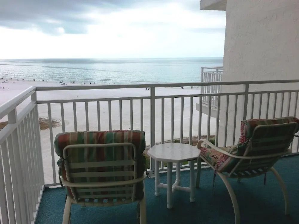 Jamaica Royale - 702 - 2 Br Condo