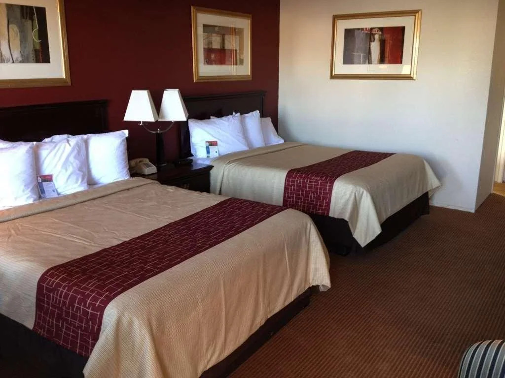 La Plaza Inn