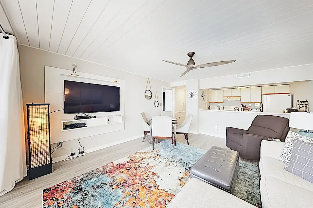 New Listing! Beachfront Perch W/ Sparkling Pool 2 Bedroom Condo