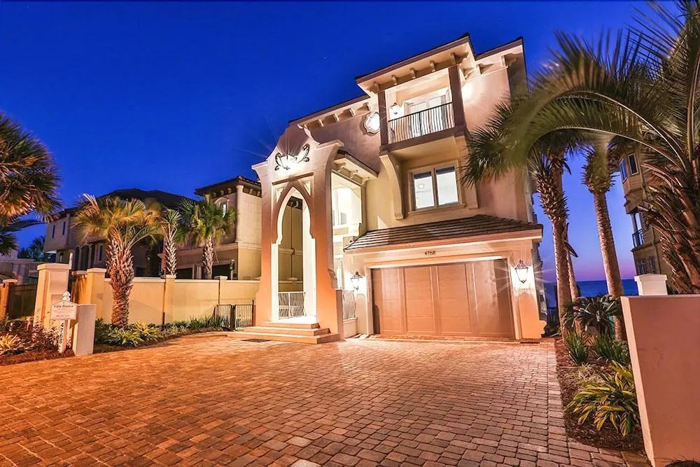 Villa Bianca 6 Bedroom Holiday Home by Five Star Properties