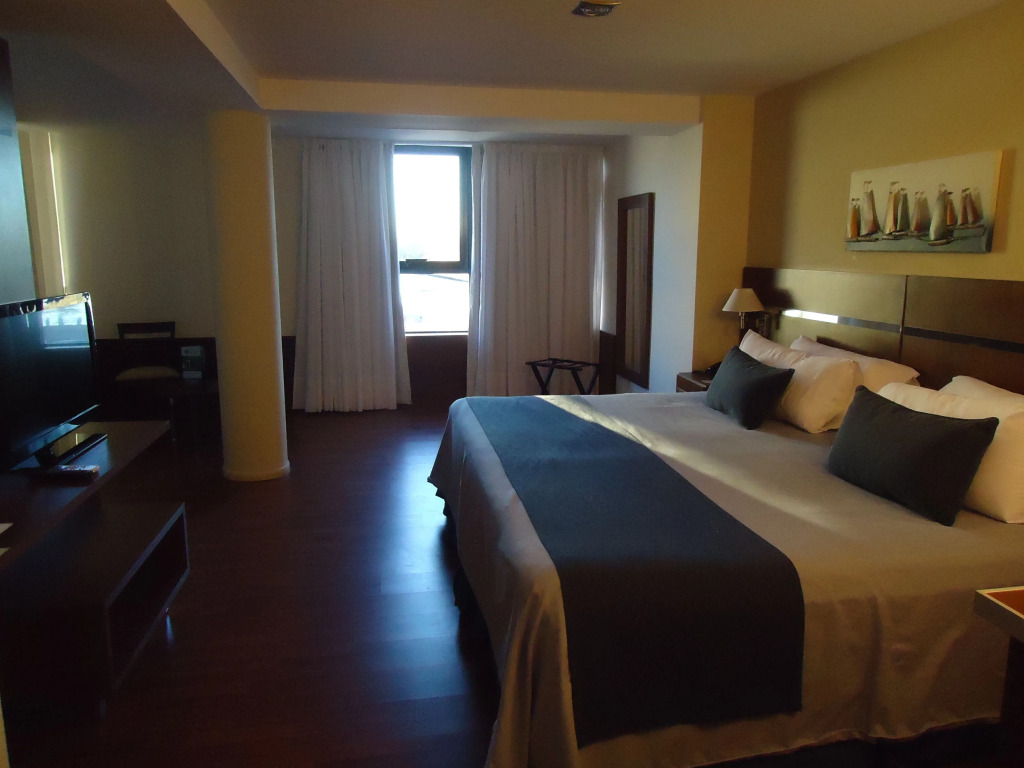 Puerto Amarras Hotel & Suites