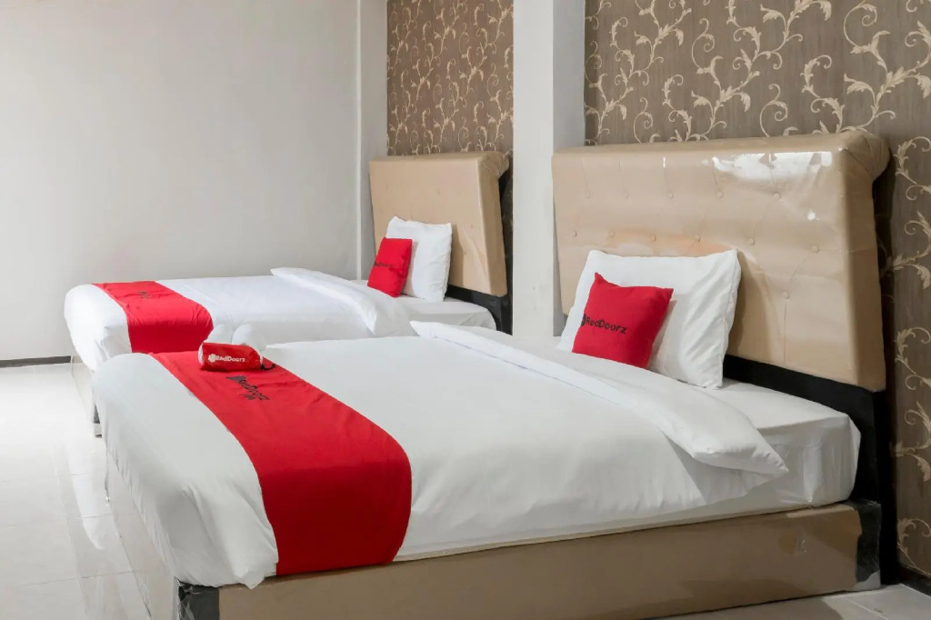 RedDoorz near Grand City Mall 2